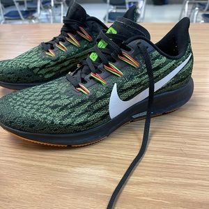 Mens Nike tennis shoes